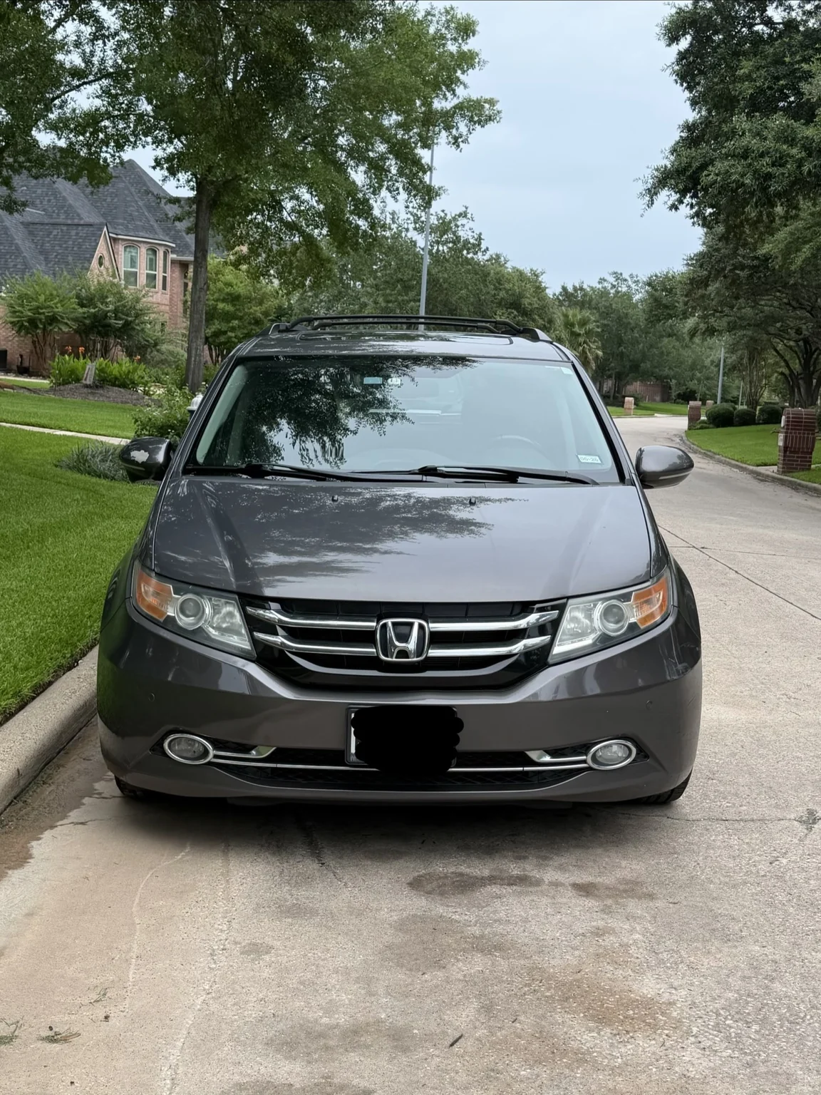 Clean gray Honda Odyssey after mobile detailing service